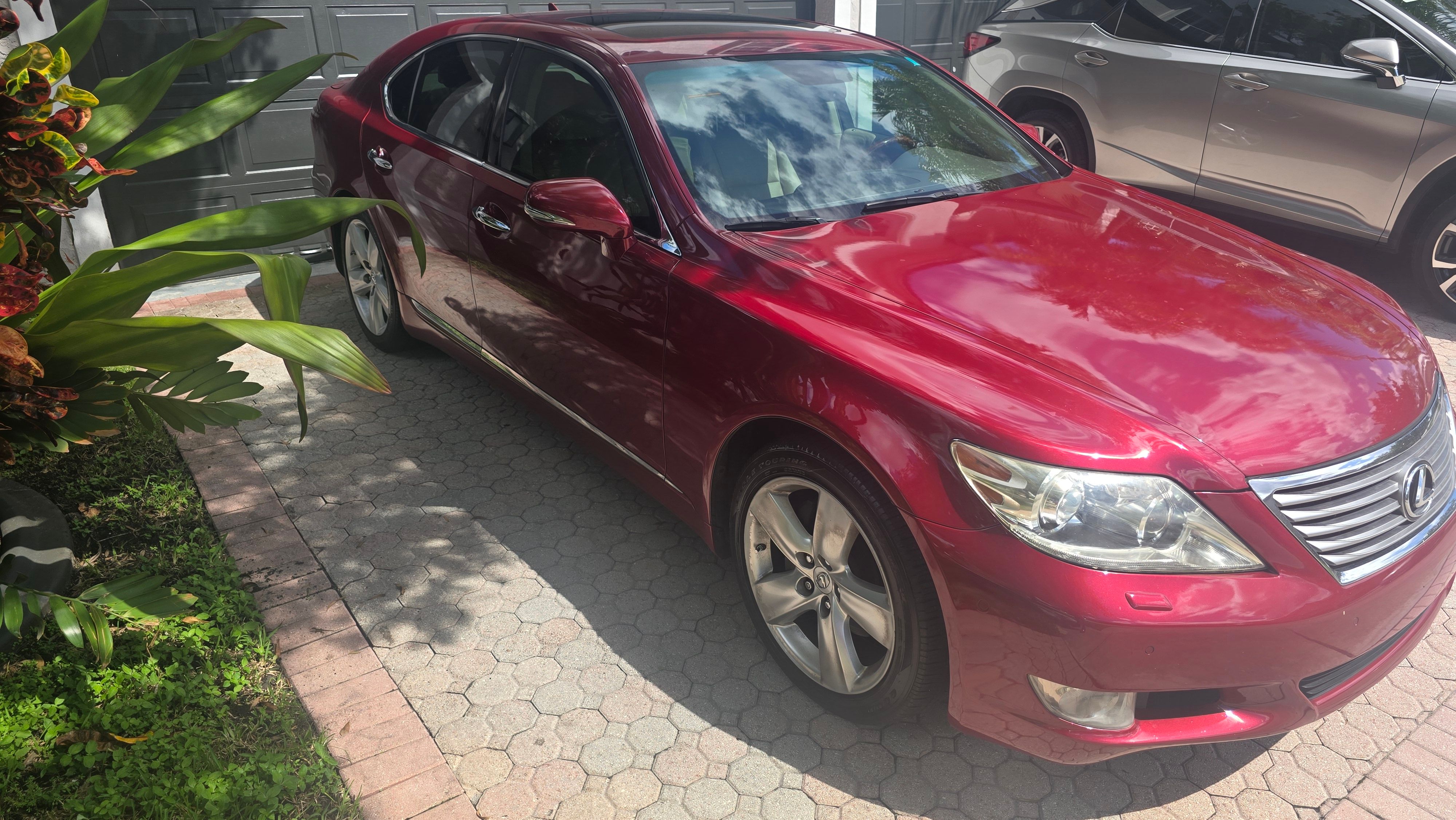 Used 2010 Lexus LS 460 RWD image 4