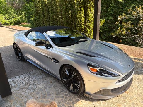 Used 2018 Aston Martin Vanquish S RWD image 4