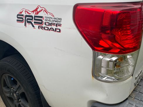 Used 2010 Toyota Tundra 4x4 Double Cab image 9