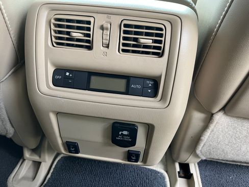 Used 2015 Nissan Pathfinder SL FWD image 12