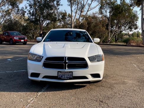 Used 2012 Dodge Charger SE w/ Sport Appearance Group image 2