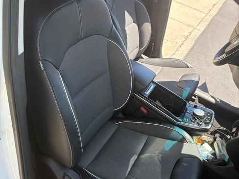 Used 2020 Kia Niro EX image 13