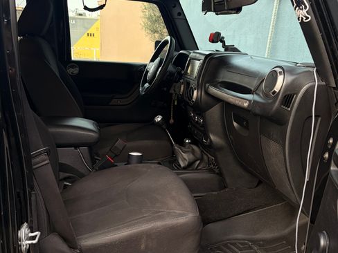 Used 2017 Jeep Wrangler Unlimited Sport w/ Connectivity Group image 15