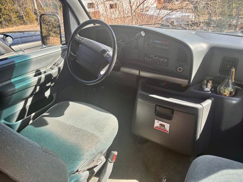 Used 1996 Ford E-350 and Econoline 350 Club Wagon image 5
