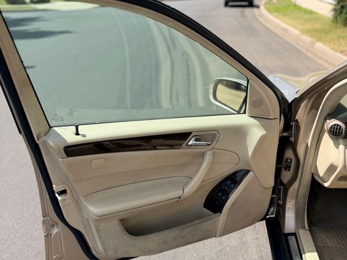 Used 2005 Mercedes-Benz C 240 Sedan image 10
