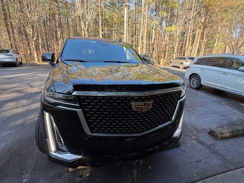 Used 2023 Cadillac Escalade ESV Premium Luxury image 2