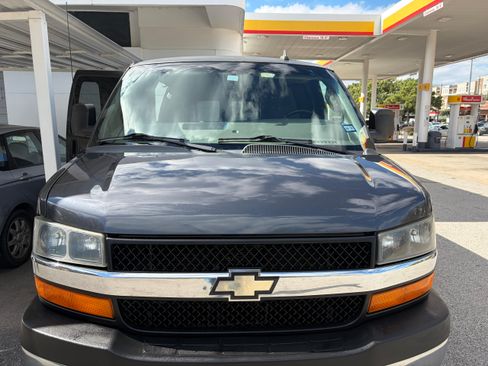 Used 2016 Chevrolet Express 2500 Extended image 1