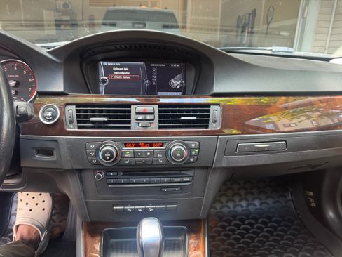 Used 2011 BMW 328i xDrive Sedan AWD/4WD image 19