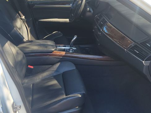 Used 2011 BMW X5 xDrive50i image 9