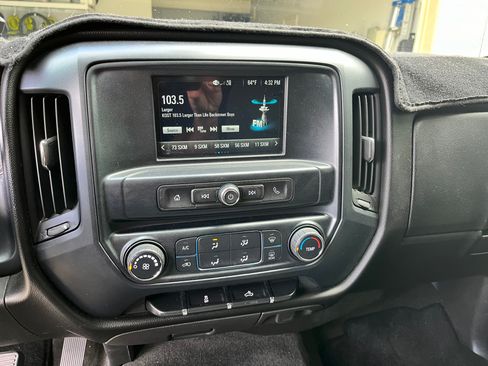 Used 2018 Chevrolet Silverado 1500 Custom w/ Custom Value Package image 22