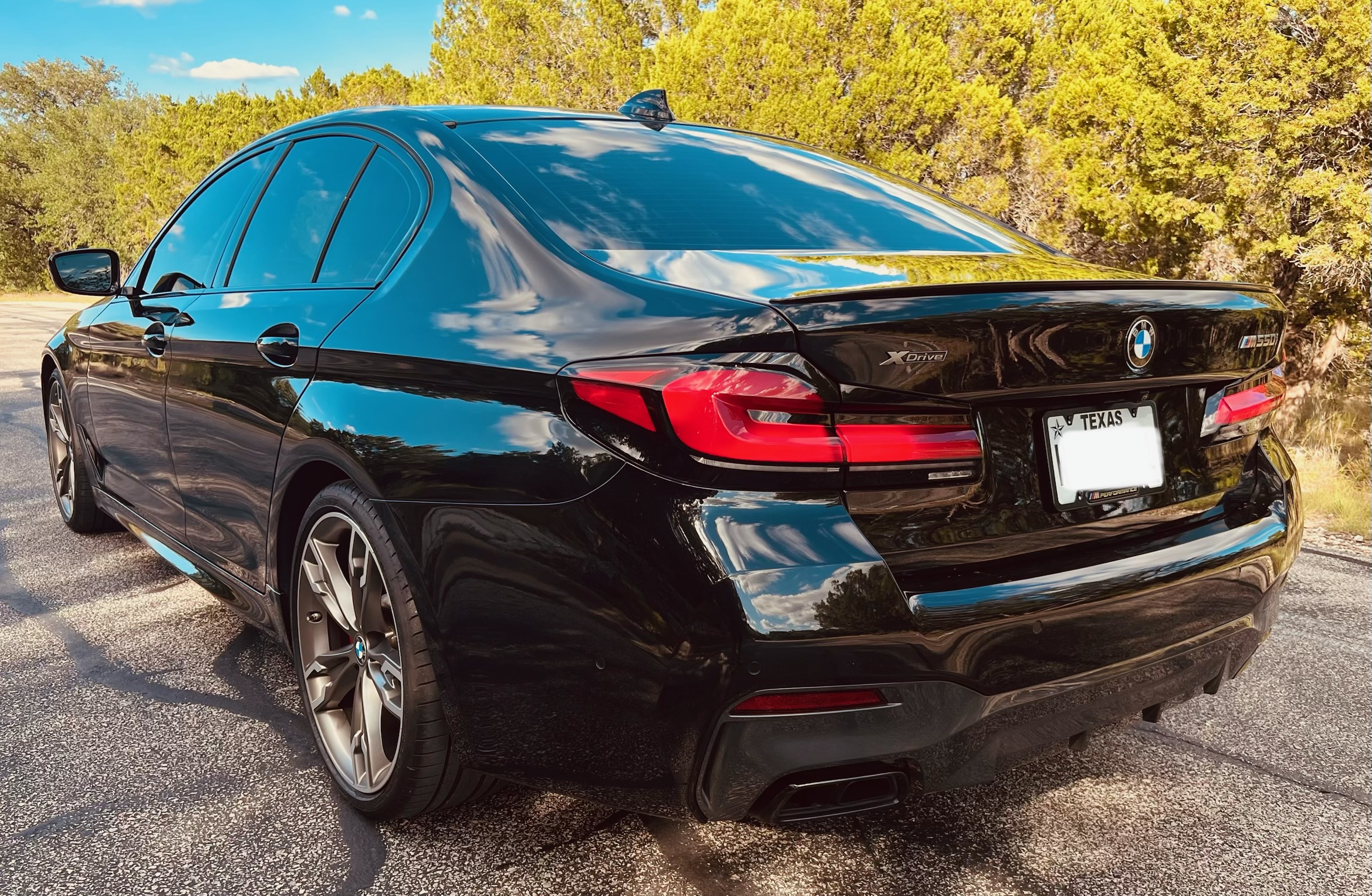 Used 2022 BMW M550i xDrive w/ Executive Package AWD/4WD image 5