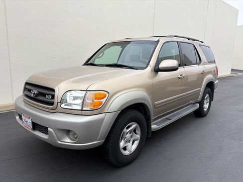 Used 2002 Toyota Sequoia SR5 image 2