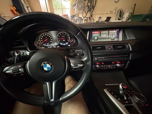 Used 2015 BMW M5 RWD image 12