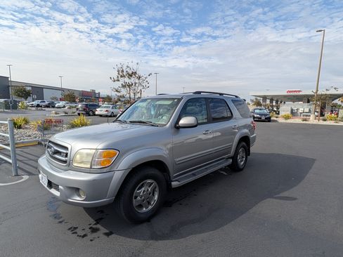 Used 2001 Toyota Sequoia Limited image 1