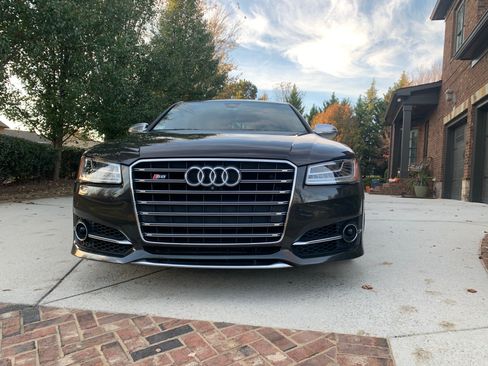 Used 2015 Audi S8 image 2