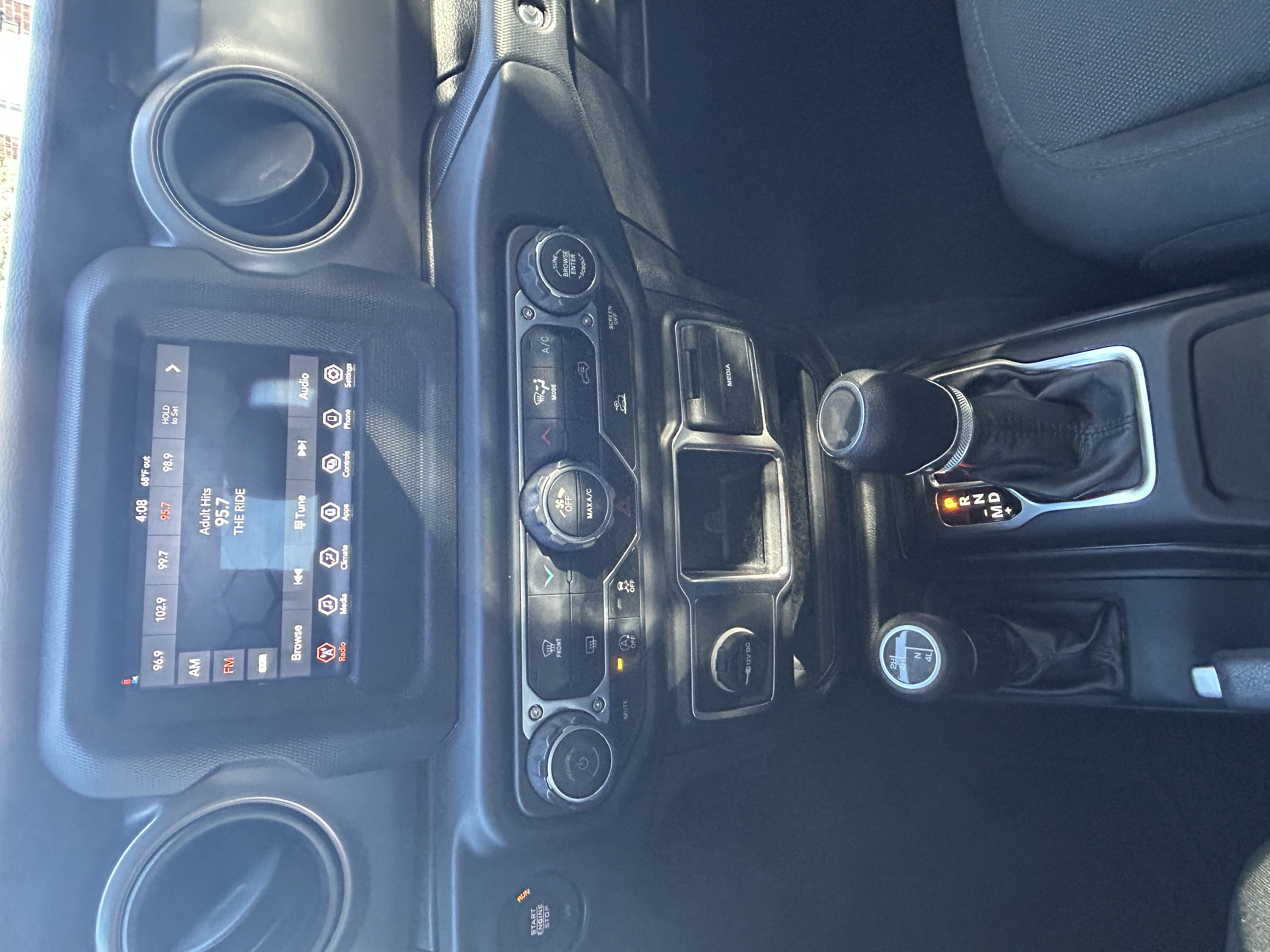 Used 2022 Jeep Wrangler Sport AWD/4WD image 15