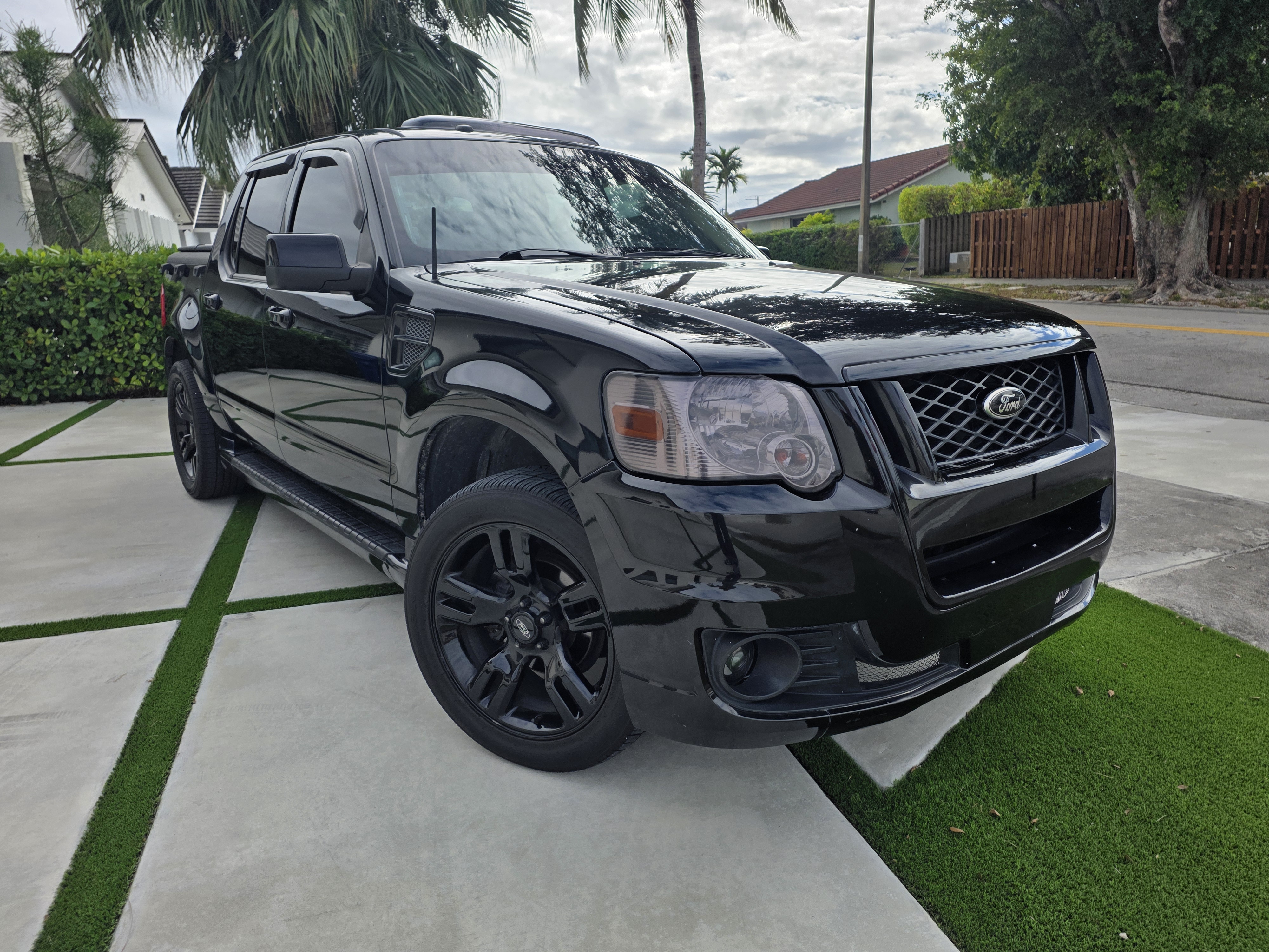 Used 2010 Ford Explorer Sport Trac Limited RWD image 4