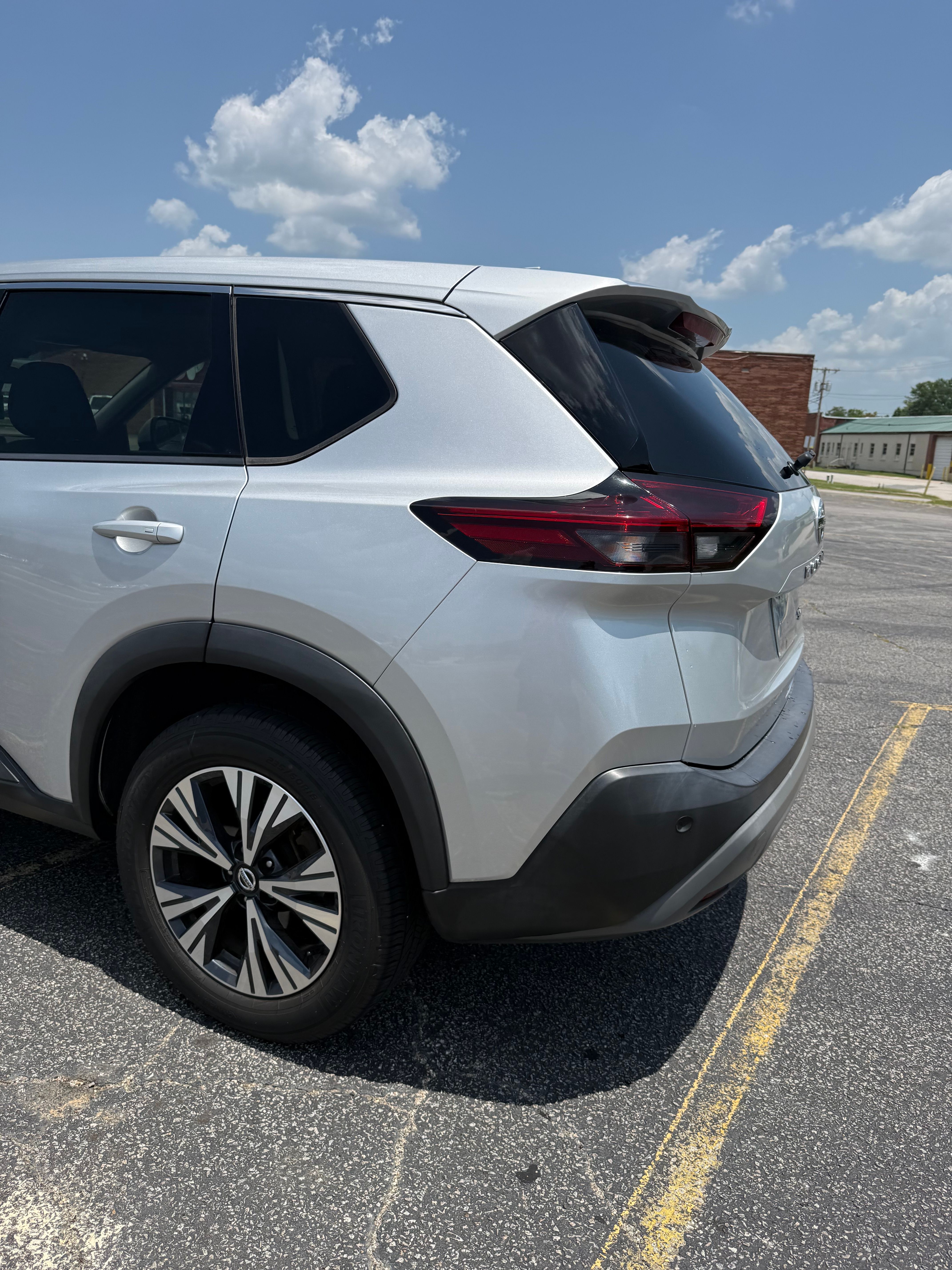 Used 2021 Nissan Rogue SV AWD/4WD image 2