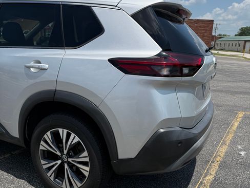 Used 2021 Nissan Rogue SV AWD/4WD image 2