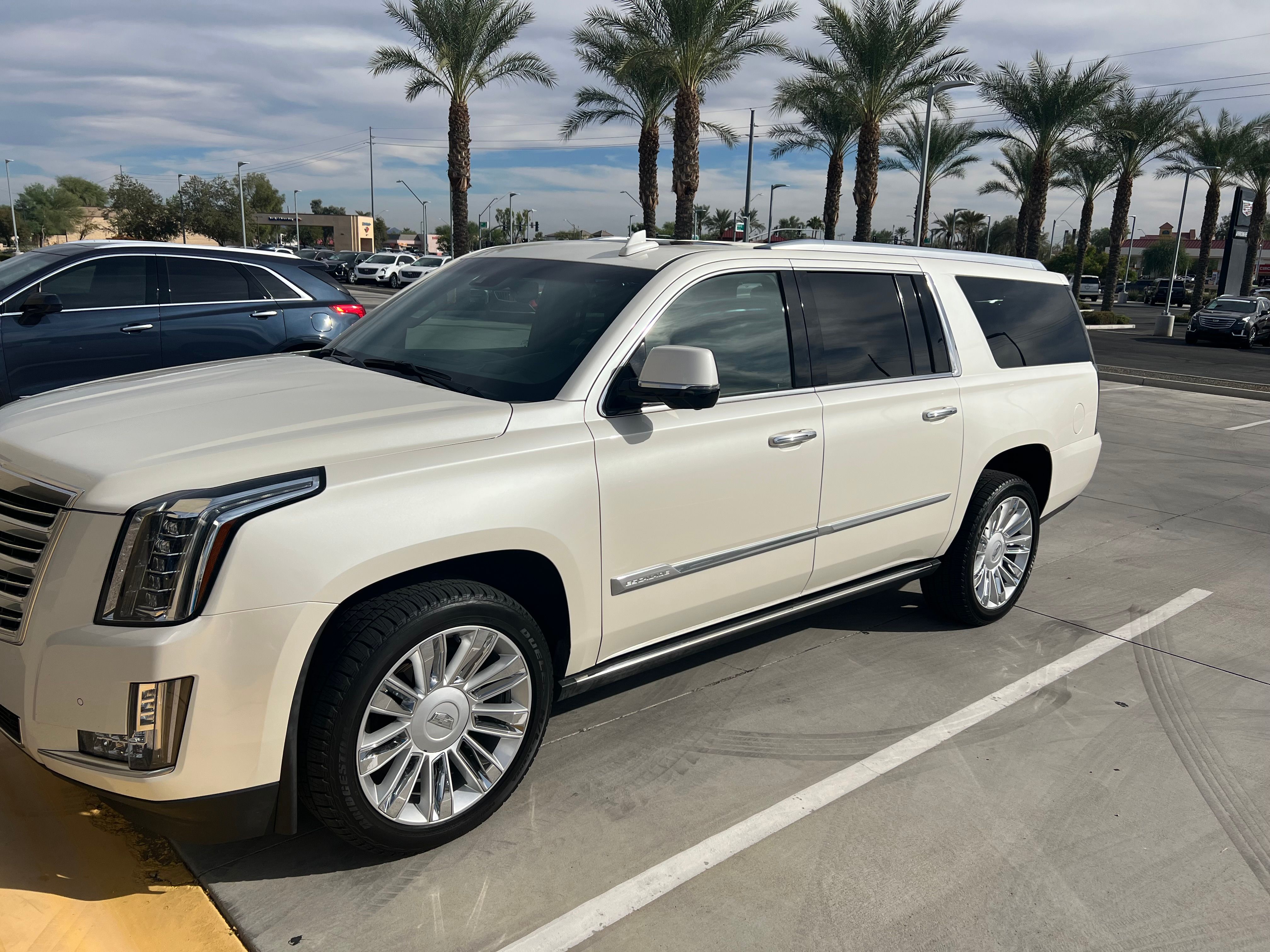 Used 2015 Cadillac Escalade ESV Platinum RWD image 1