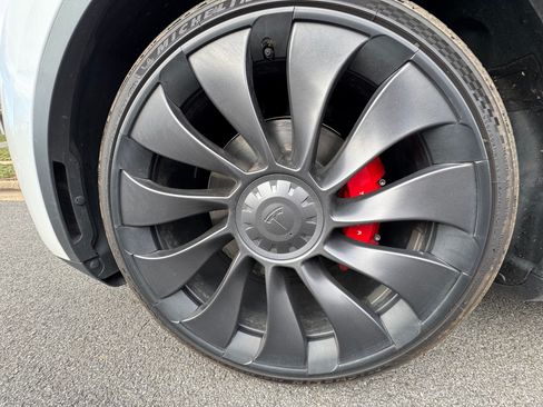 Used 2022 Tesla Model Y Performance image 20