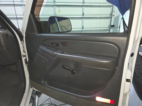 Used 2004 Chevrolet Silverado 3500 LT w/ Heavy-Duty Power Package image 19