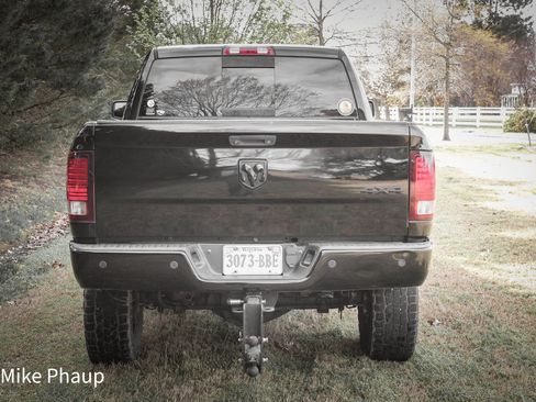 Used 2014 RAM 2500 Laramie w/ Black Appearance Group image 8