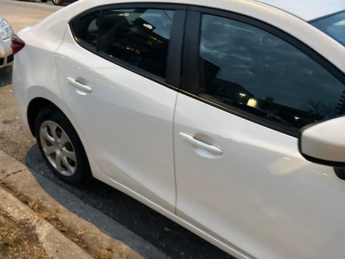 Used 2018 MAZDA MAZDA3 Sport image 13