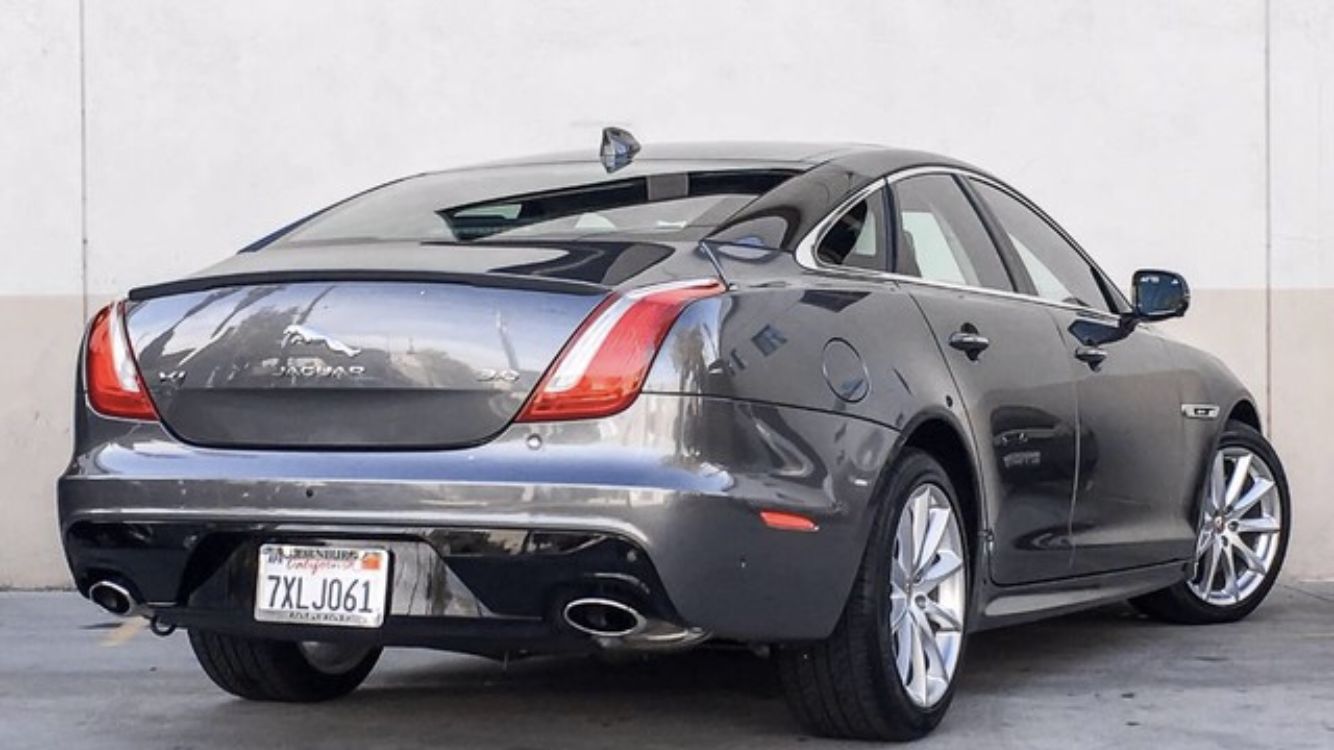 Used 2016 Jaguar XJ R-Sport RWD image 9