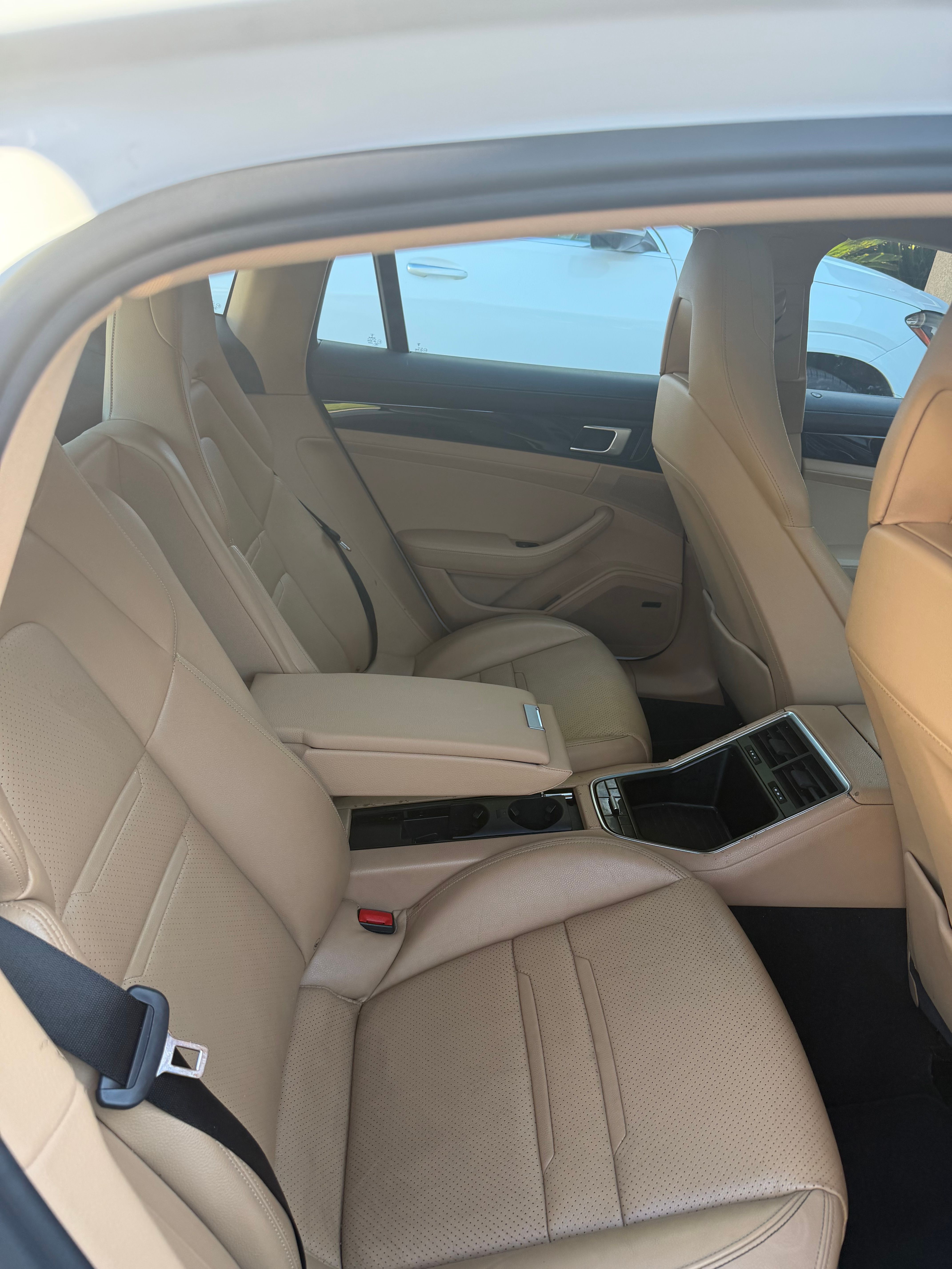 Used 2018 Porsche Panamera 4 AWD/4WD image 4