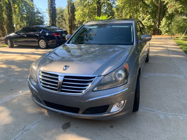 Used 2011 Hyundai Equus Signature RWD image 2