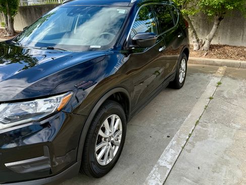 Used 2019 Nissan Rogue SV image 14