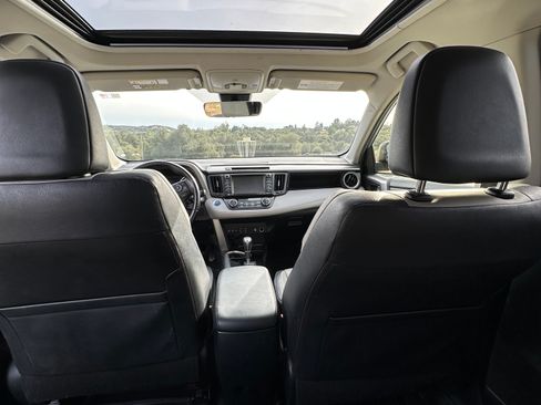 Used 2016 Toyota RAV4 Limited image 18