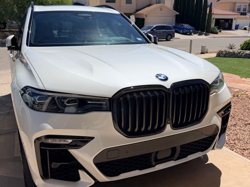 Used 2021 BMW X7 xDrive40i w/ M Sport Package AWD/4WD image 4