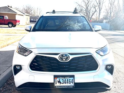 Used 2022 Toyota Highlander XLE image 6