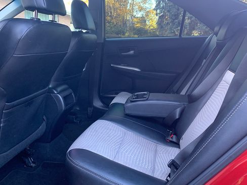 Used 2012 Toyota Camry SE image 9