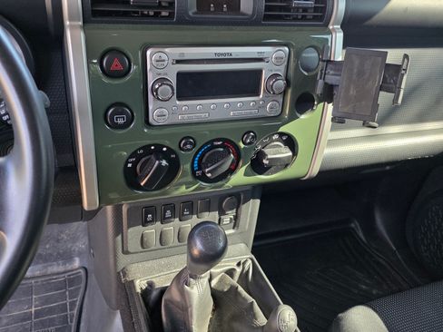 Used 2014 Toyota FJ Cruiser 4WD image 10