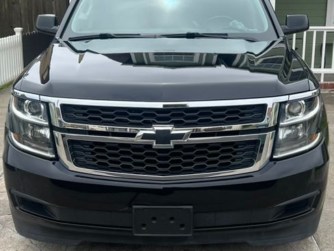 Used 2018 Chevrolet Suburban LT RWD image 1