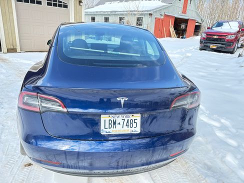 Used 2023 Tesla Model 3 Standard Range image 4