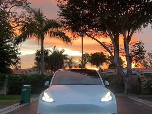 Used 2022 Tesla Model Y Performance image 1