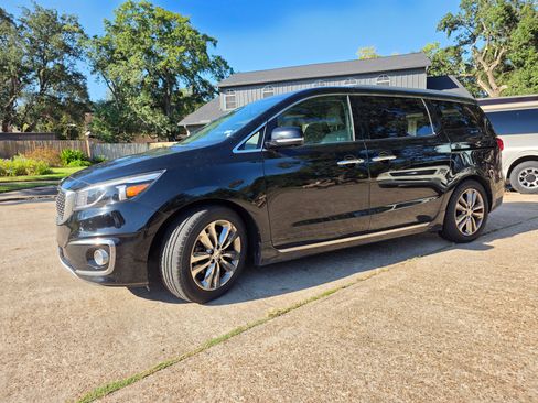 Used 2017 Kia Sedona SX Limited image 1