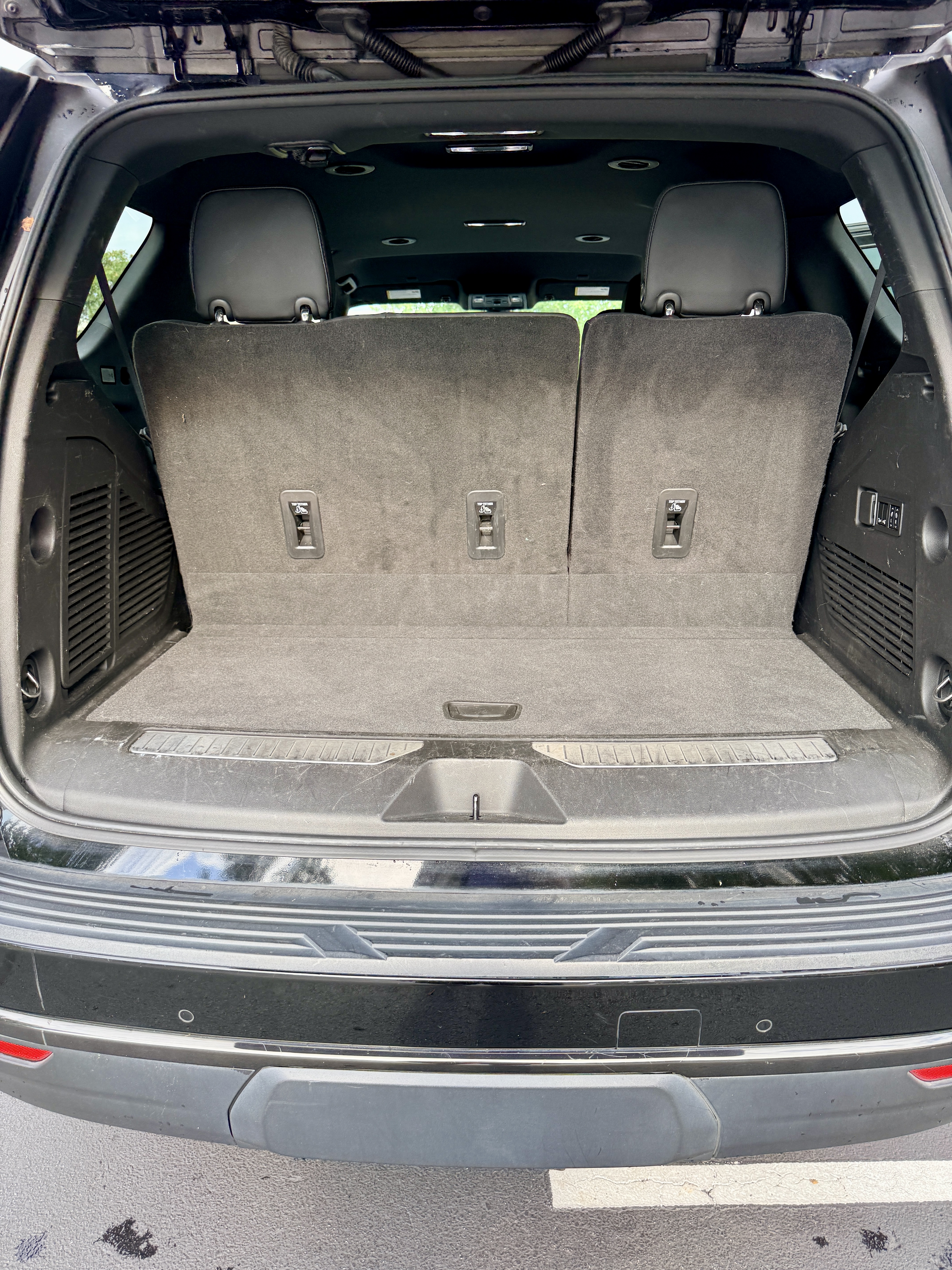 Used 2022 Chevrolet Tahoe Z71 w/ Luxury Package AWD/4WD image 16