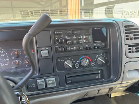 Used 1998 Chevrolet Silverado 2500 4x4 Extended Cab w/ Preferred Equipment Group 2 image 13