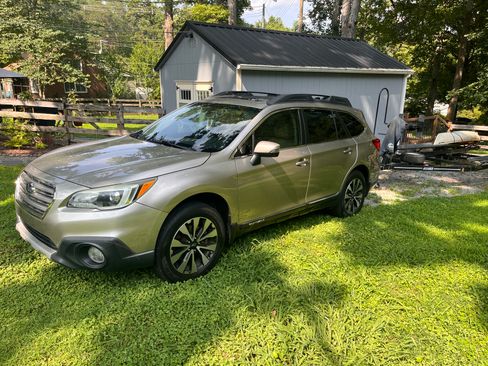 Used 2016 Subaru Outback 2.5i Limited AWD/4WD image 4
