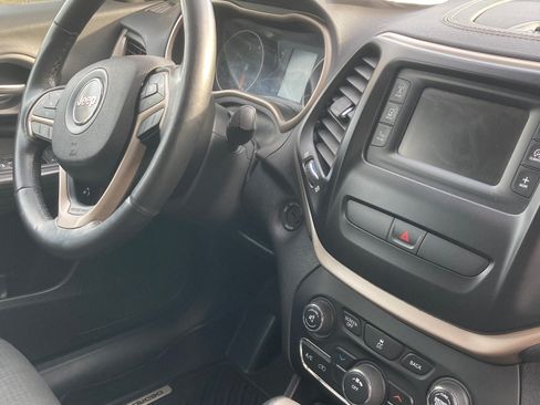 Used 2016 Jeep Cherokee Latitude image 9