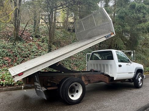 Used 2001 Chevrolet Silverado 3500 2WD Regular Cab HD image 2