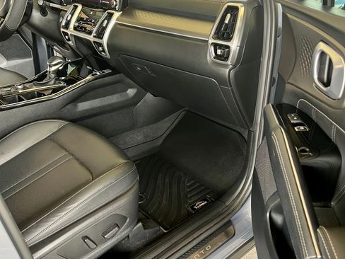 Used 2023 Kia Sorento SX AWD/4WD image 11