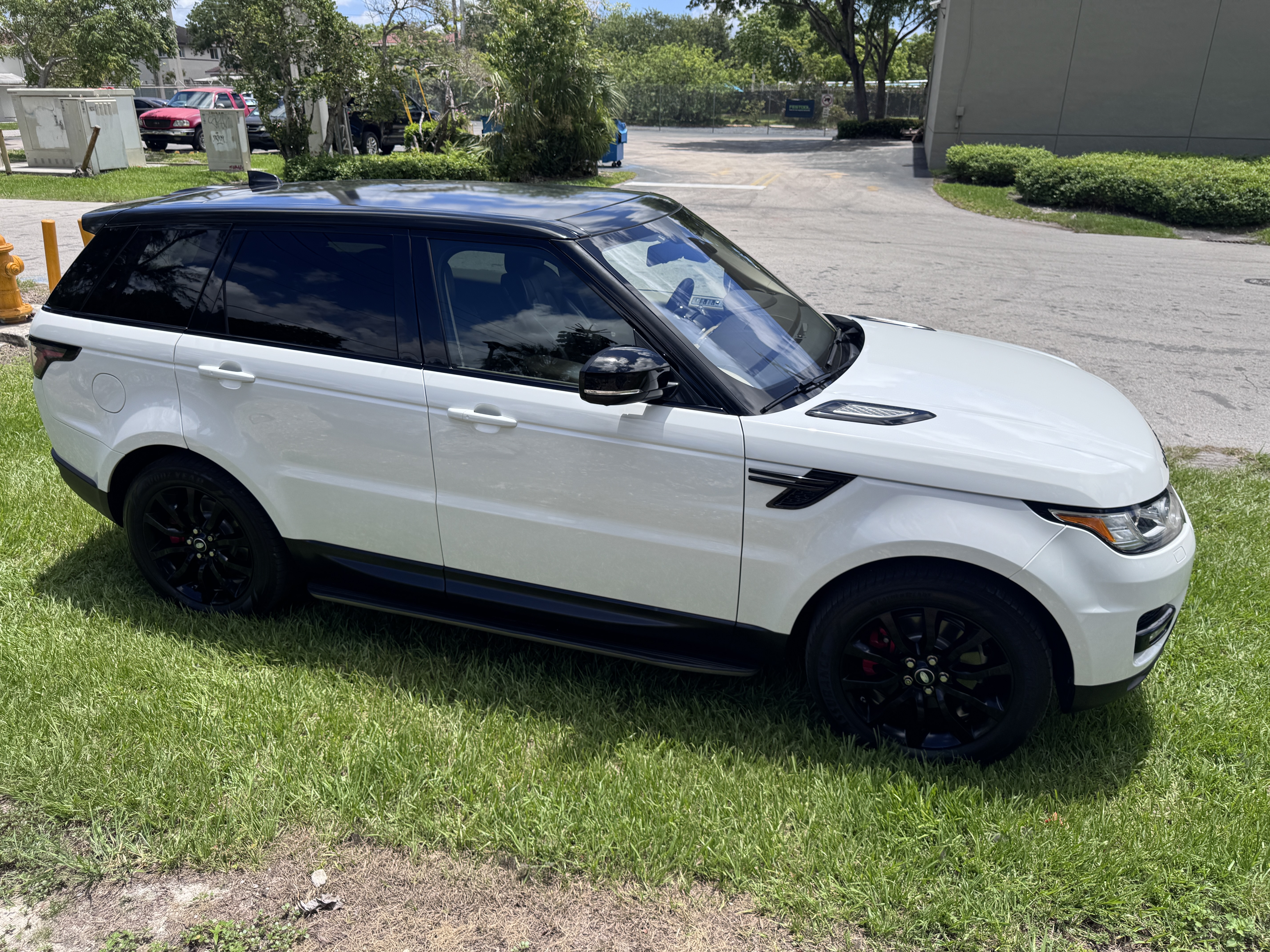 Used 2017 Land Rover Range Rover Sport HSE AWD/4WD image 4