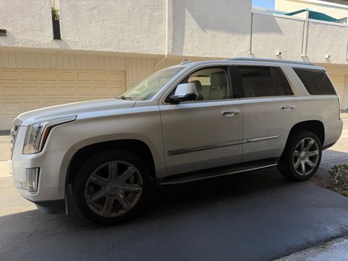 Used 2016 Cadillac Escalade Luxury RWD image 9