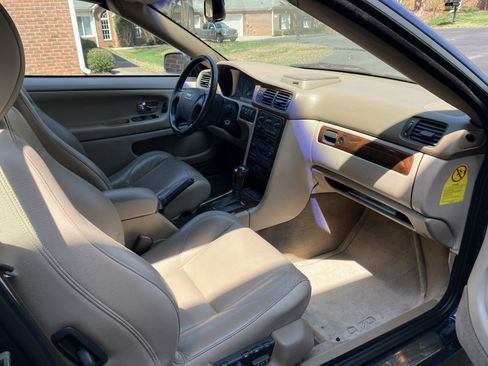 Used 2004 Volvo C70 LT image 12